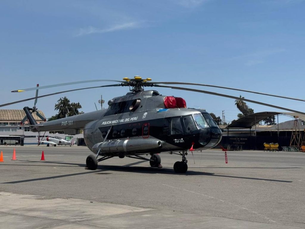Helicentro Perú SAC entregó a la Dirección de Aviación Policial (DIRAVPOL) un helicóptero de transporte Mi-17-1B (Mi-8MTV-1), tras ser sometido a un proceso de reparación (RVR).

La reparación, encargada por la Compañía Rímac Seguros y Reaseguros, tomó aproximadamente siete meses y se realizó al amparo del Contrato N° 004-2024, cifrado en unos 9 millones de dólares, que aseguró las aeronaves de la DIRAVPOL ante cualquier tipo de accidente aéreo que pudiera ocasionar daños materiales, lesiones o muerte de sus tripulantes y/o terceros.

La nave, matrícula PNP 501 (número de serie 96019 y fabricada en 1992), tuvo que ser sometida al RVR debido a los daños que sufrió, el 7 de mayo de 2024, tras el aterrizaje forzoso que realizó poco después de despegar de la comunidad nativa “José Olaya” (Estación N° 5 de Saramiza, Provincia del Datem del Marañón)...